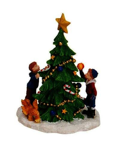 Deti zdobiace vianočný stromček
