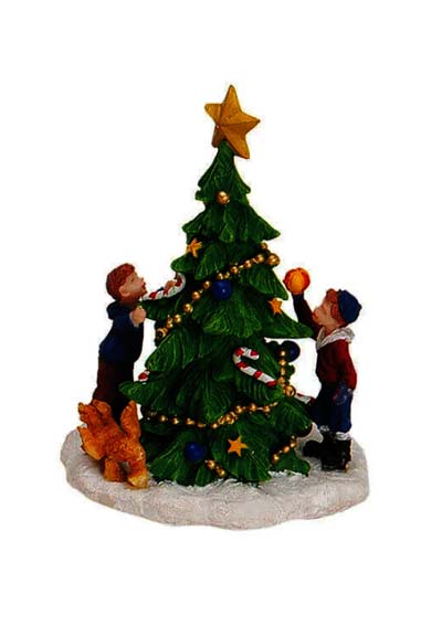 Deti zdobiace vianočný stromček