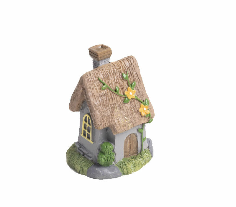 Vidiecky domček – slamená strecha, popínavé kvety