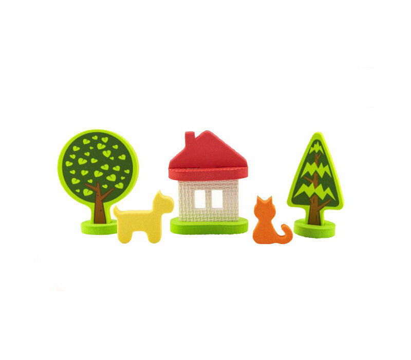 Dva stromy, domček, mačka a pes – penové